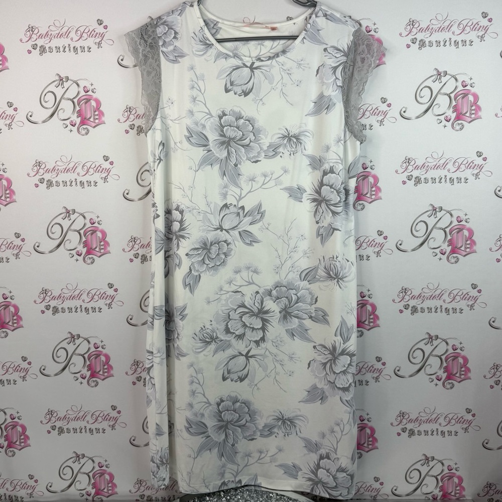 La Vie En Rose dress lace, sleeves, flowers, blue, White and Gray Floral